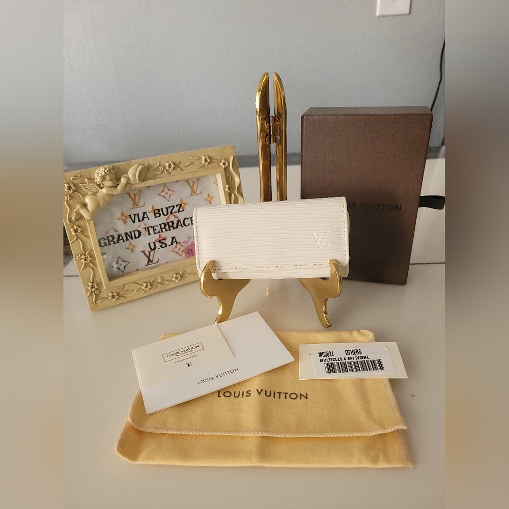 Louis Vuitton Multicles 4 in Ivory Epi Leather!